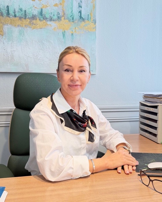 Viktoria Kopitko an ihrem Schreibtisch in der Praxis